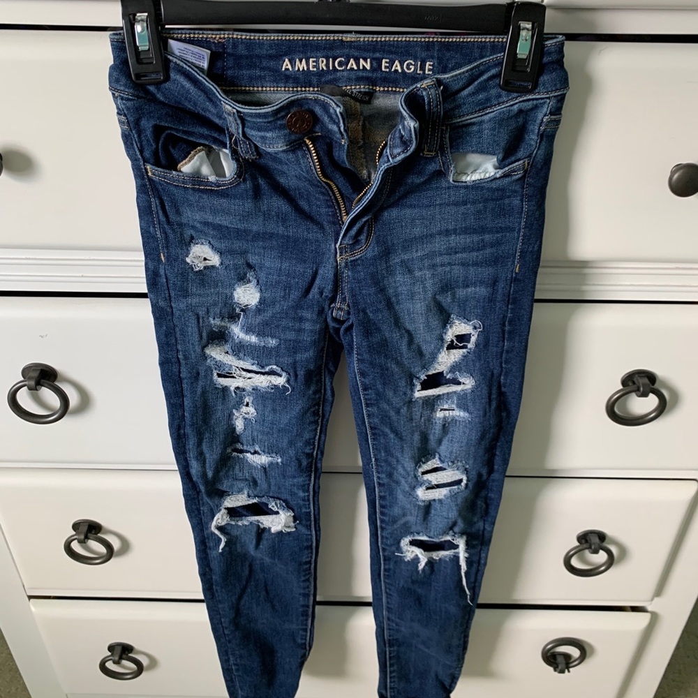 Size 00 Short American Eagles jeans!